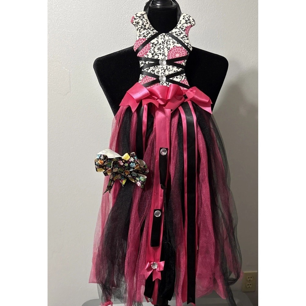 Unique Girls Ponytail/ Barrett Holder In The Shape Of A DRESS